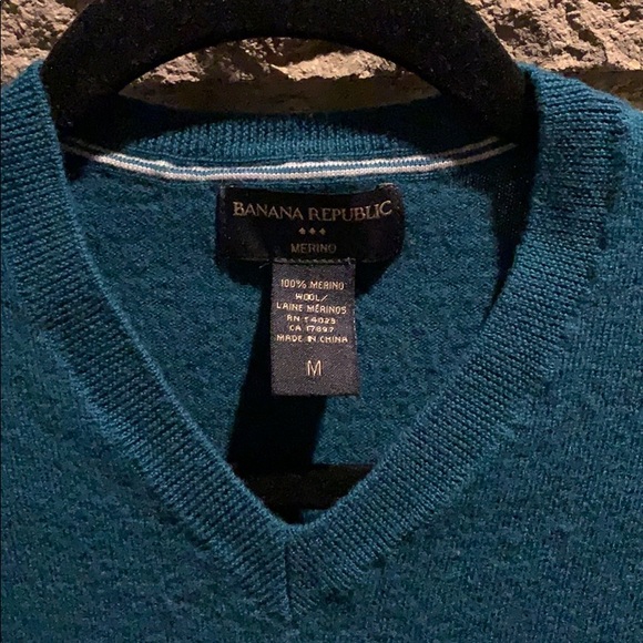 Banana Republic 100% Merino Wool V-Neck Sweater - Picture 5 of 5